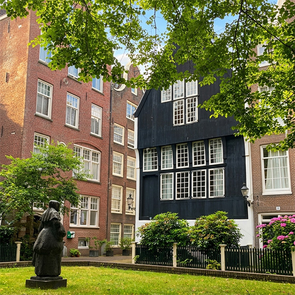 Het Houten Huys im Begijnhof in Amsterdam