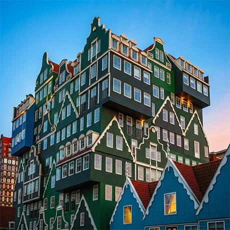 Inntel Hotels Zaandam – Ikonisches Design mit gestapelten Grachtenhäusern