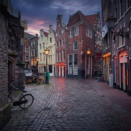 Rund um die Oude Kerk im Rotlichtviertel De Wallen – Amsterdam