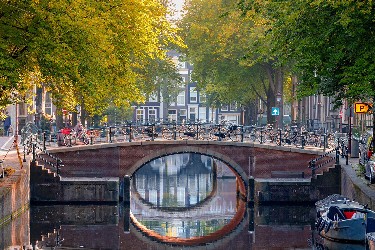 Leidsegracht trifft auf Keizersgracht in Amsterdam