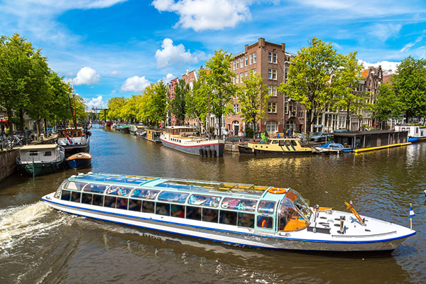Grachtenfahrt auf den Kanälen von Amsterdam