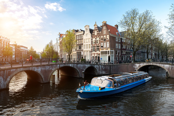 Grachtenfahrt - Urlaub in Amsterdam