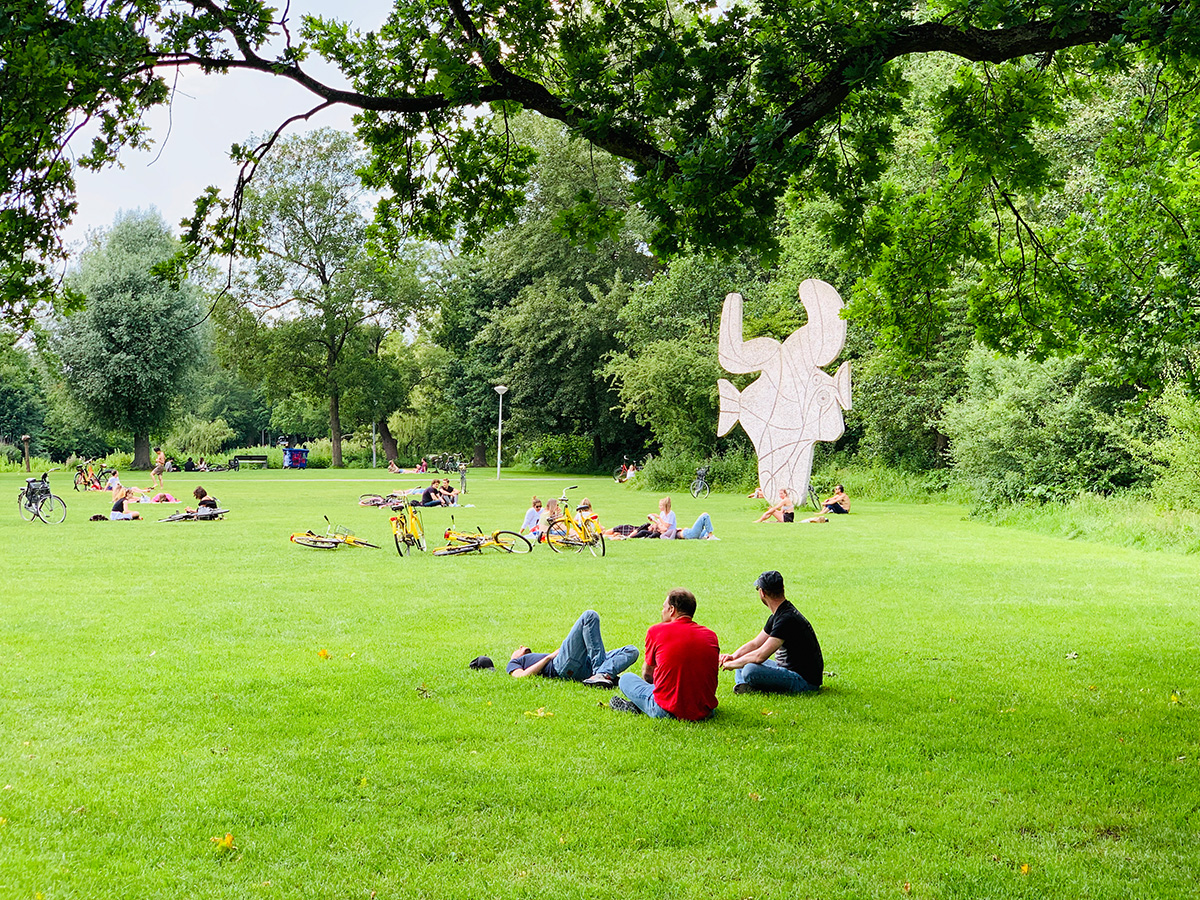 Picasso-Skulptur Figure découpée im Vondelpark Amsterdam - zweidimensionaler Vogel aus Metall